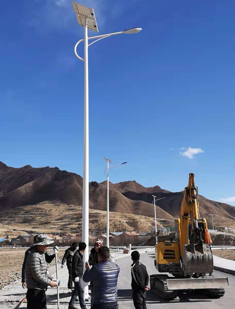 甘南碌曲10米崇信太阳能路灯项目